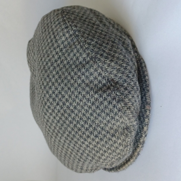 Flat cap wool hat Gray Houndstooth Pattern made by Country Gentleman listing # 1 - Picture 4 of 16
